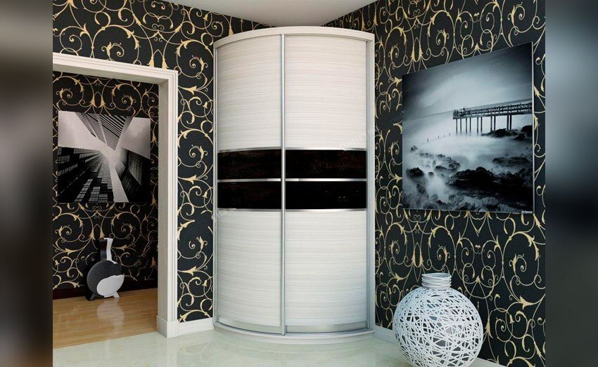 /Угловой шкаф-купе №331 белый с контрастными планками на заказ